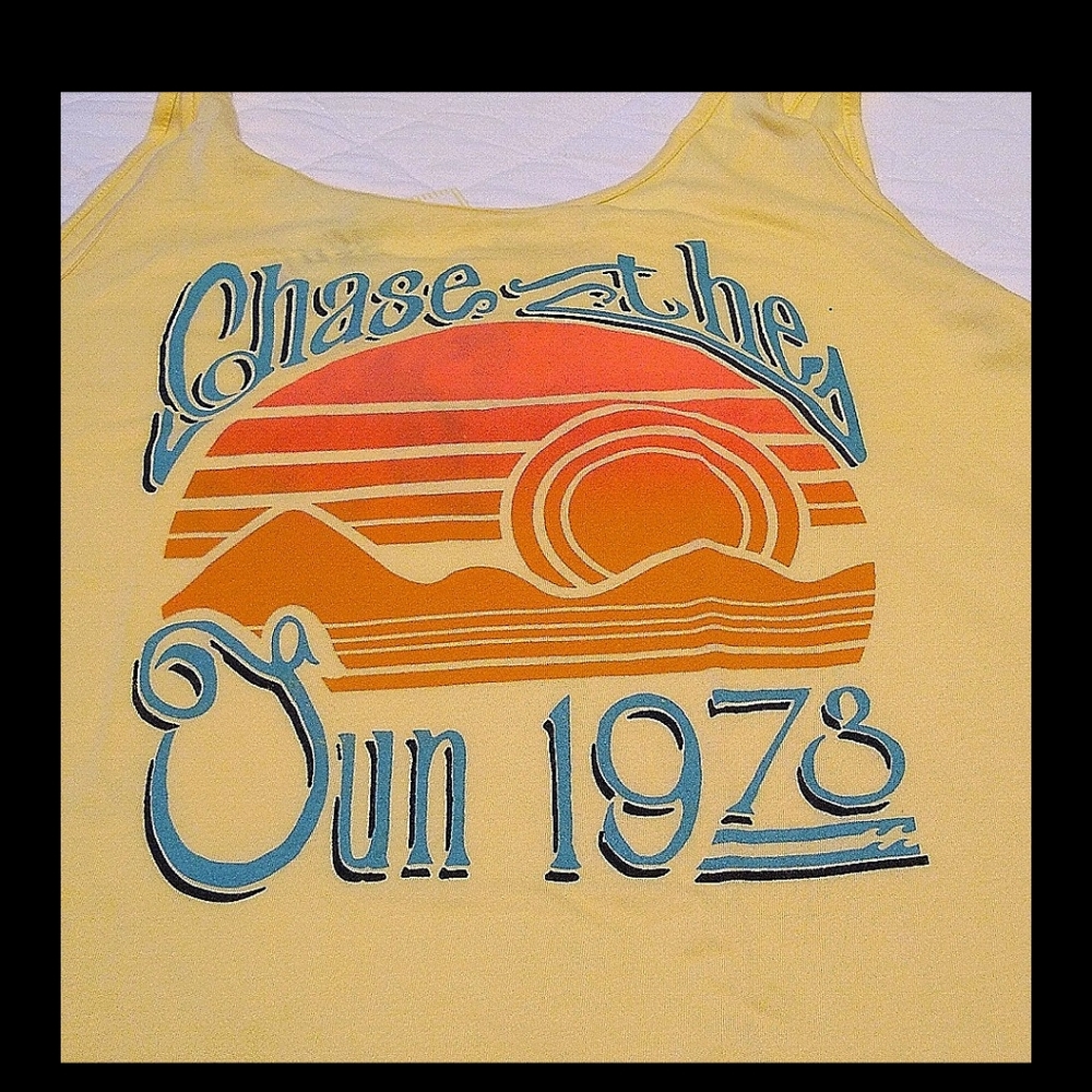 Tank  TShirt Colorful.. 70s Look.Medium SizeCHASE THE SUN 1973Graphic Print